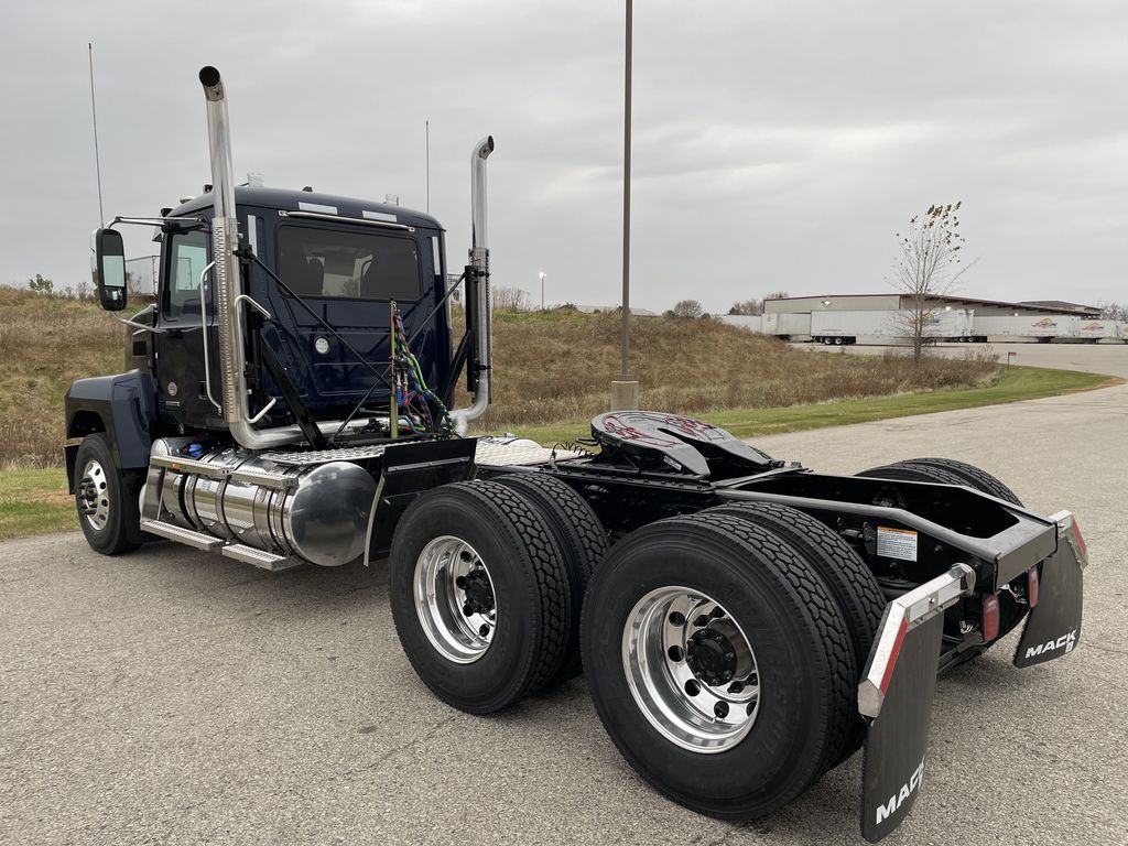 2025 MACK PI64T DC PI017213 - image 3 of 6