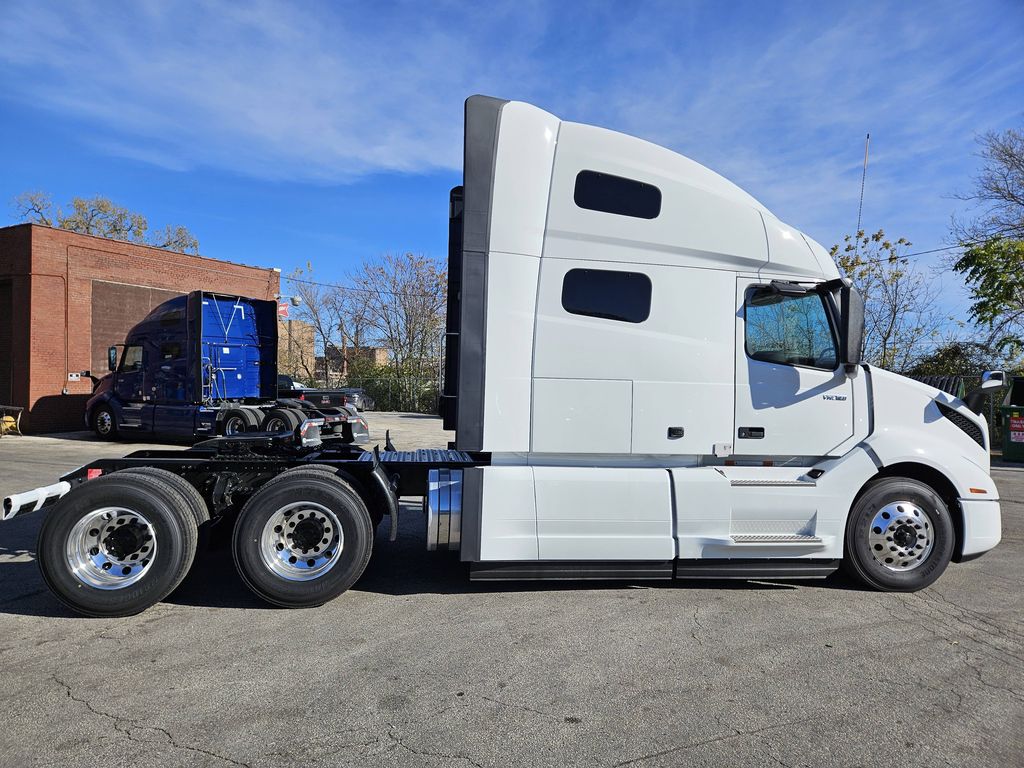 2025 VOLVO VNL64T760 689156 - image 6 of 6