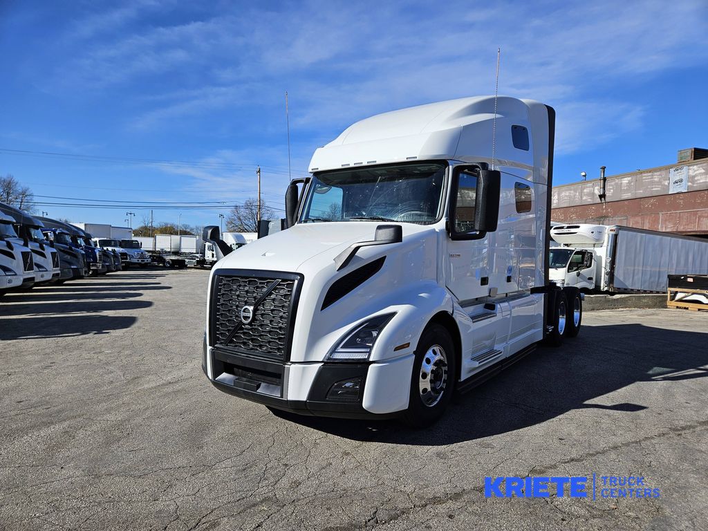 2025 VOLVO VNL64T760 689156 - image 1 of 6