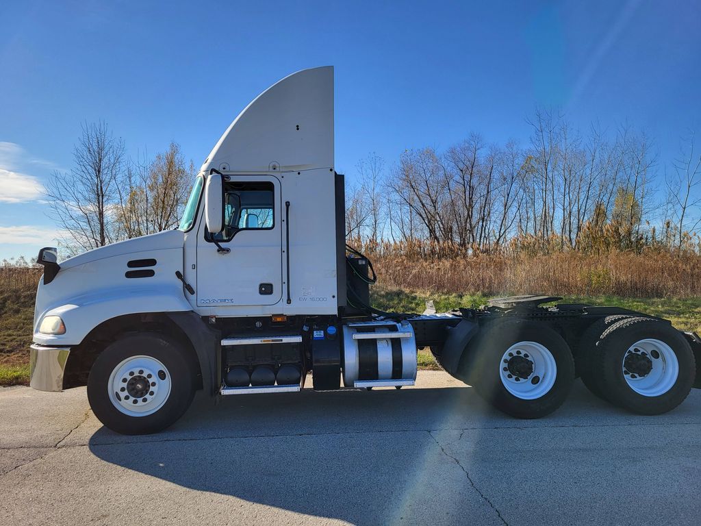 2016 MACK CXU613 MAC53745U - image 2 of 6