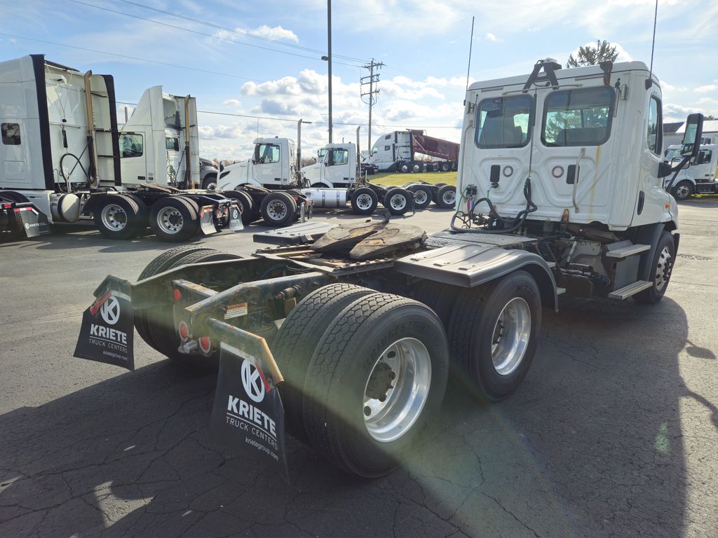 2017 FREIGHTLINER CASCADIA 113 FR9628UA - image 5 of 6