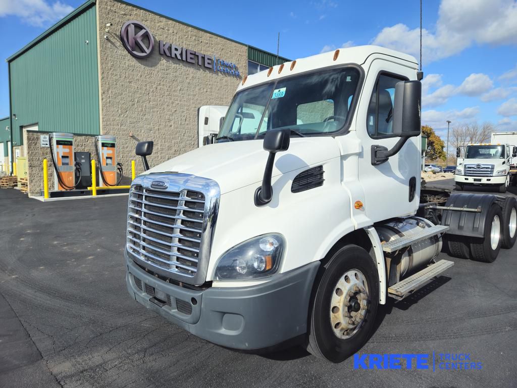 2017 FREIGHTLINER CASCADIA 113 FR9628UA - image 1 of 6