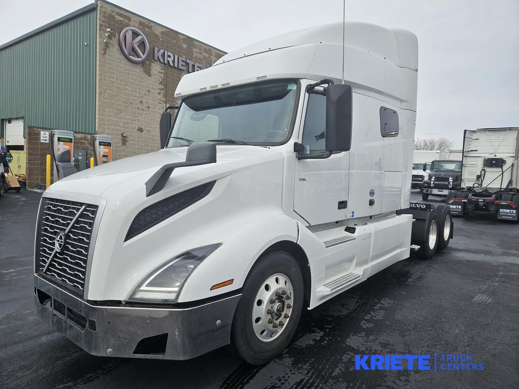 2019 VOLVO VNL64T740 V205018U - image 1 of 6