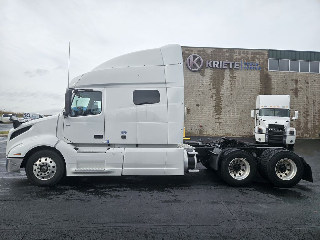 2019 VOLVO VNL64T740 V205018U - image 2 of 6