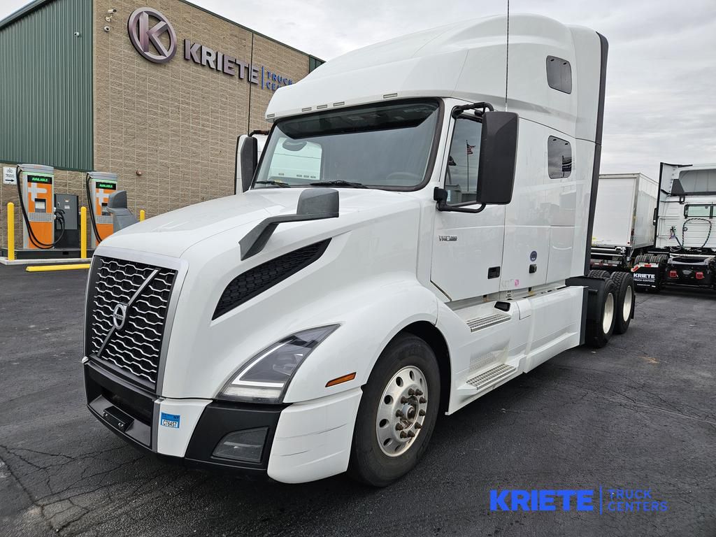 2020 VOLVO VNL64T760 V247099U - image 1 of 6