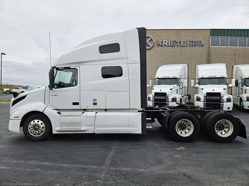 2020 VOLVO VNL64T760 V247099U - image 2 of 6