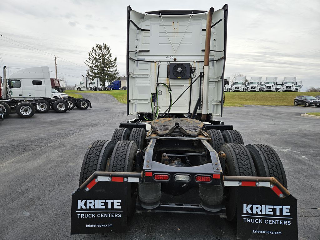 2020 VOLVO VNL64T760 V247099U - image 4 of 6