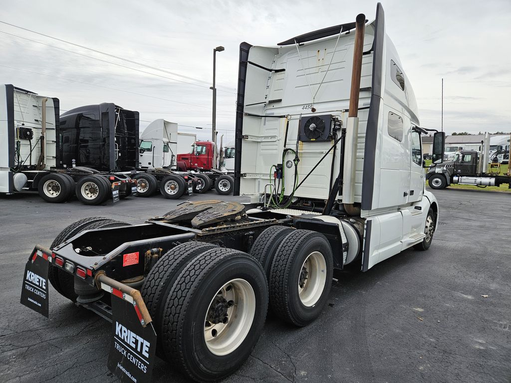 2020 VOLVO VNL64T760 V247099U - image 5 of 6