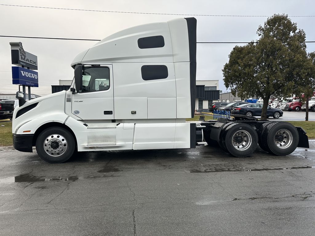 2019 VOLVO VNL64T760 V902903U - image 2 of 6