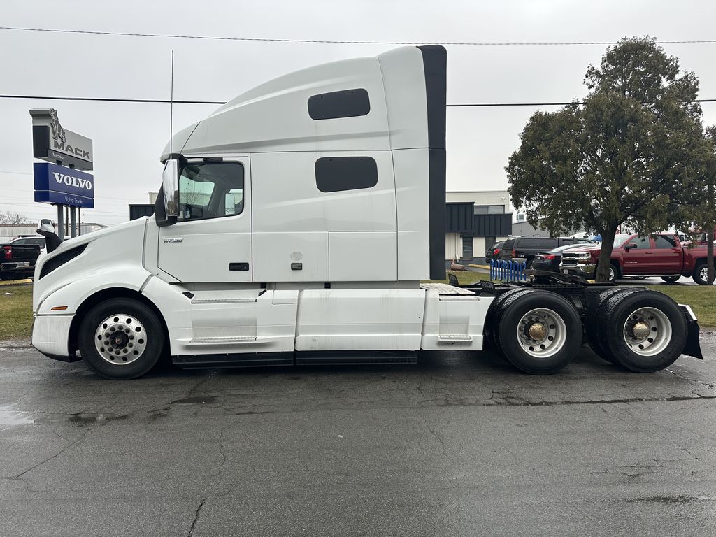 2019 VOLVO VNL64T760 V899661U - image 2 of 6