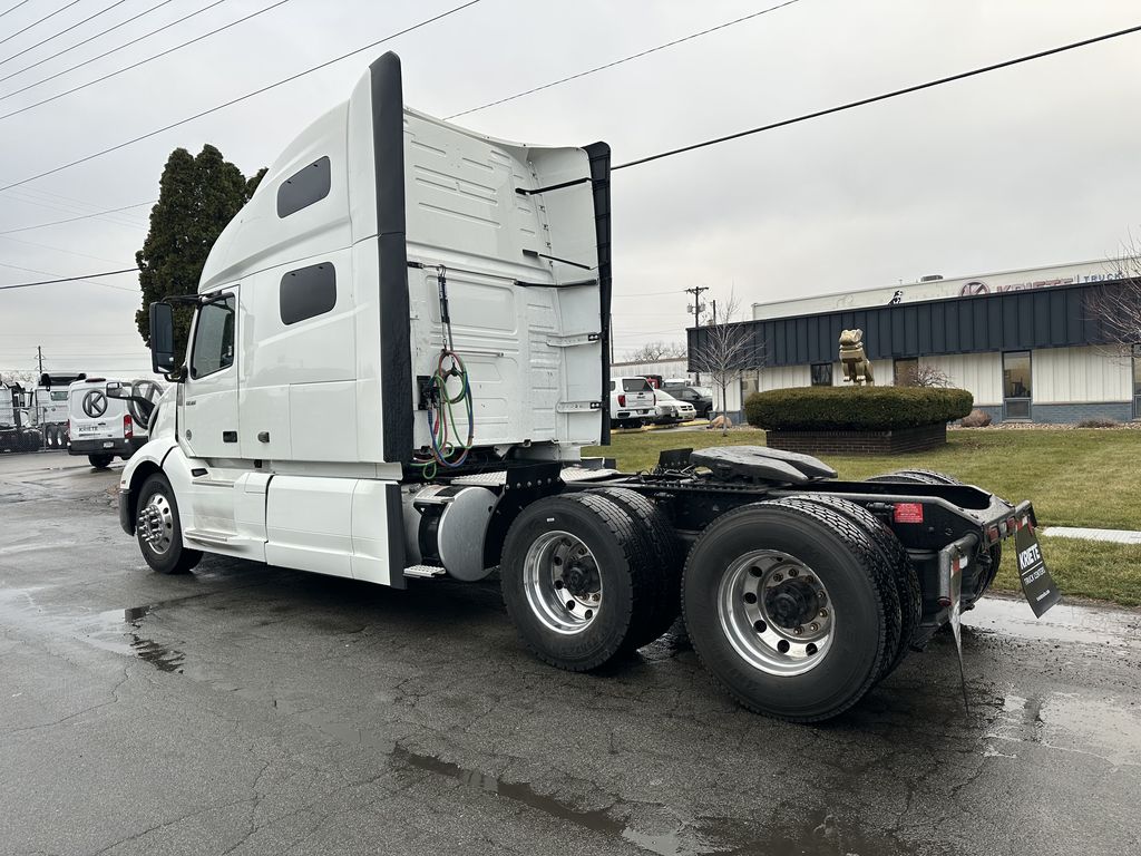 2019 VOLVO VNL64T760 V902903U - image 3 of 6