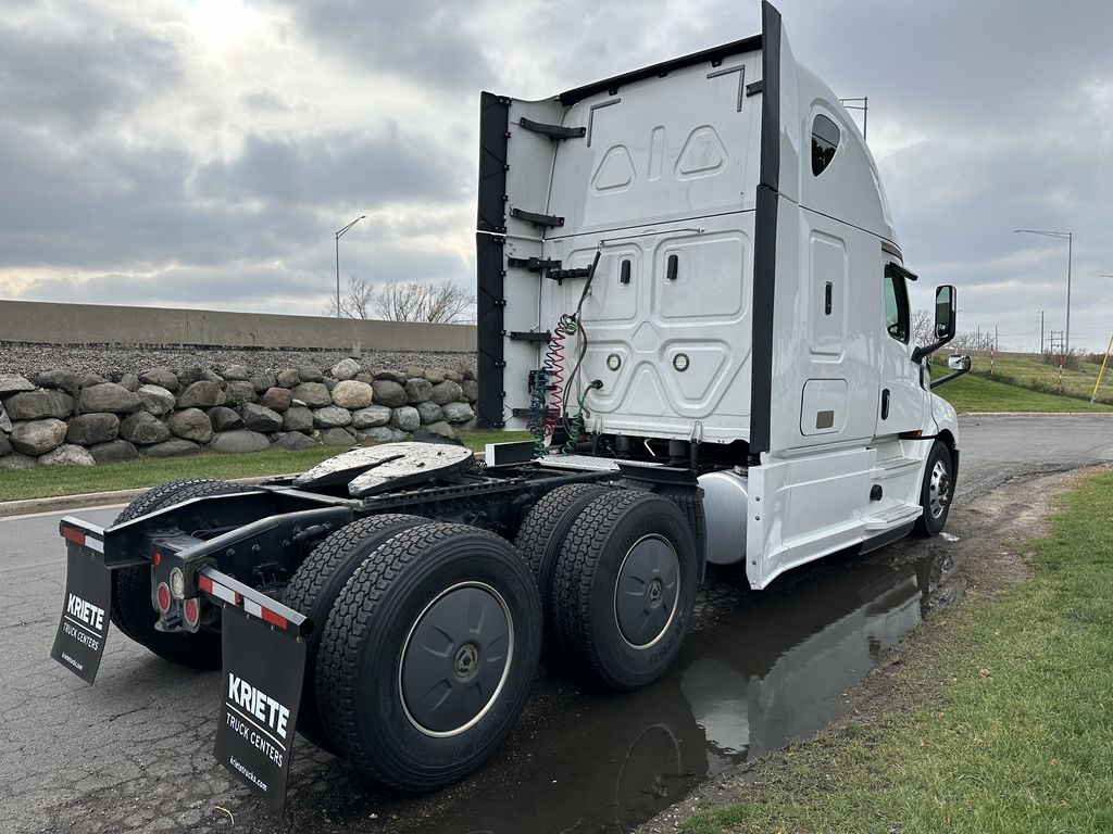 2020 FREIGHTLINER CASCADIA 126 FR6260U - image 5 of 6