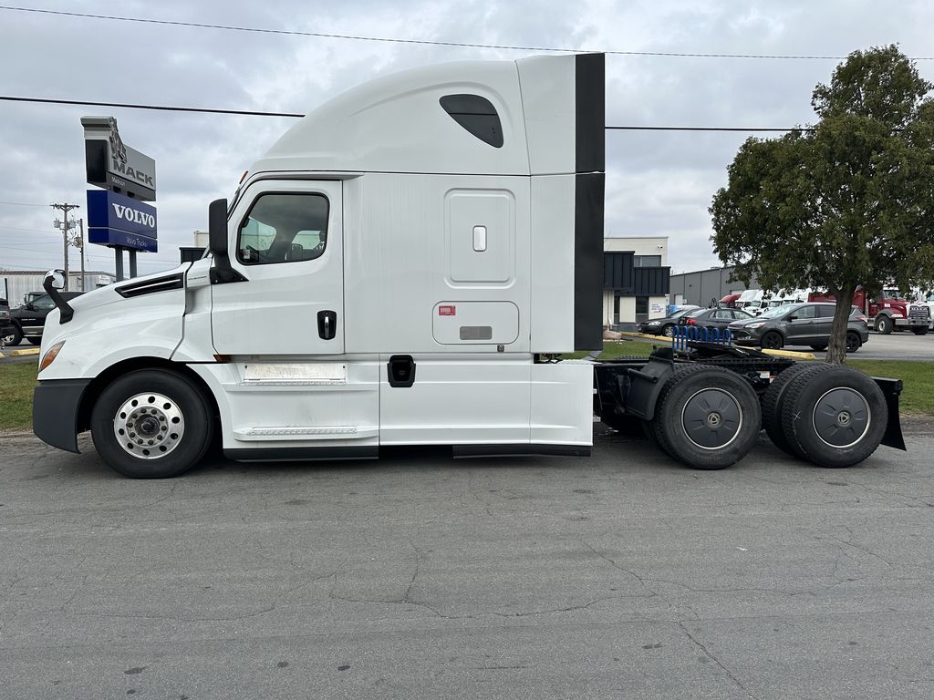 2020 FREIGHTLINER CASCADIA 126 FR6260U - image 2 of 6