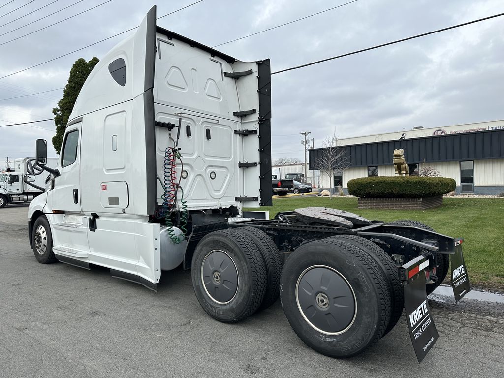 2020 FREIGHTLINER CASCADIA 126 FR6260U - image 3 of 6