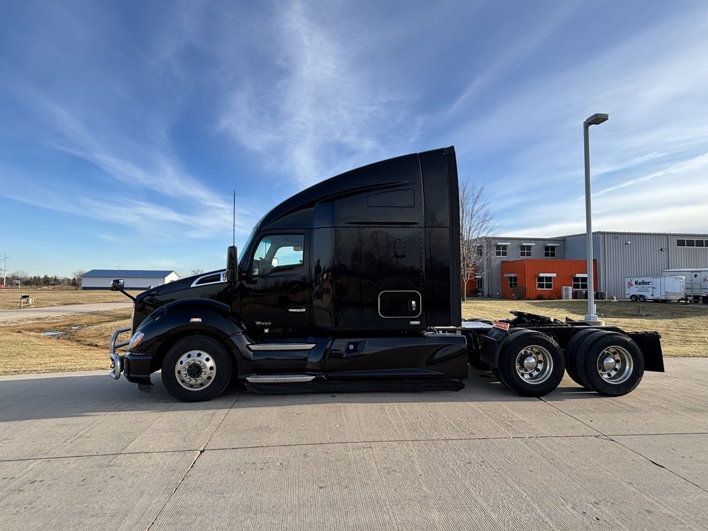 2020 KENWORTH T680 KW410484U - image 2 of 6