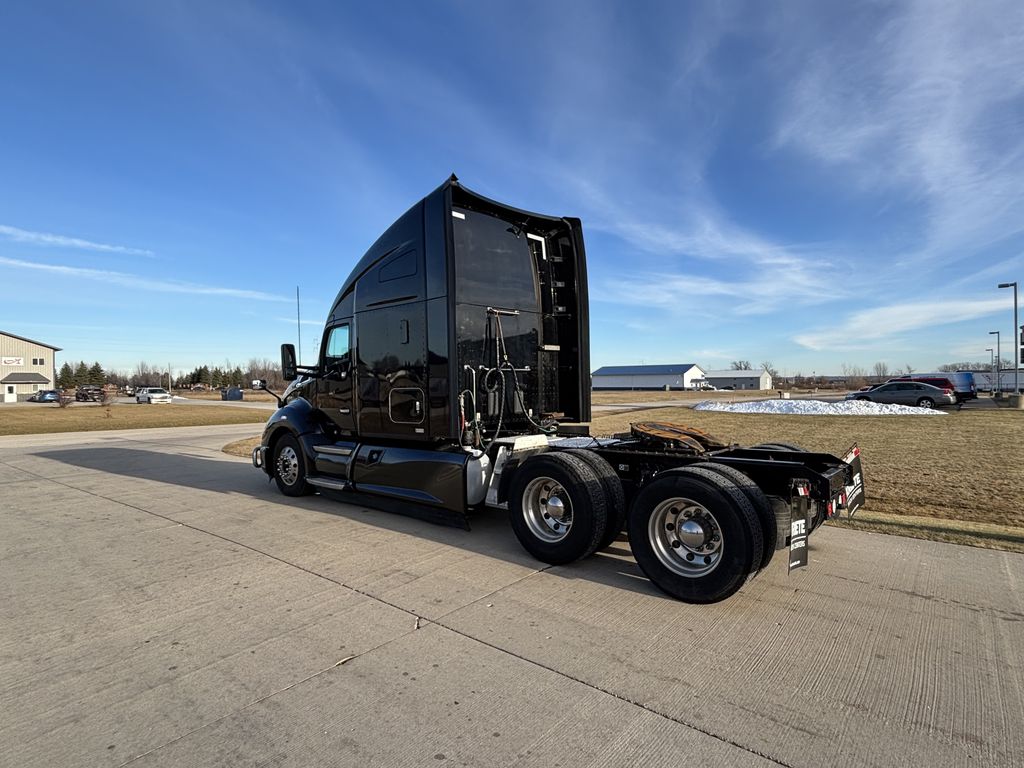 2020 KENWORTH T680 KW410484U - image 3 of 6