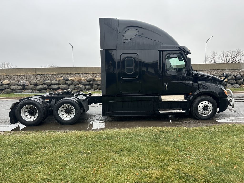 2021 FREIGHTLINER Cascadia FR1342U - image 6 of 6