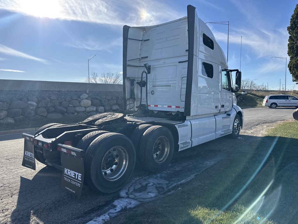 2021 VOLVO VNL64T760 V274049U - image 5 of 6