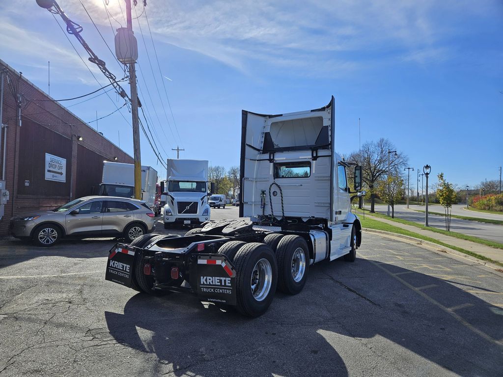 2025 VOLVO VNR64T300 686509 - image 5 of 6