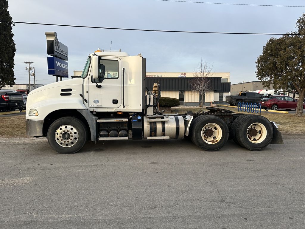 2016 MACK CXU613 MAC56728U - image 2 of 6