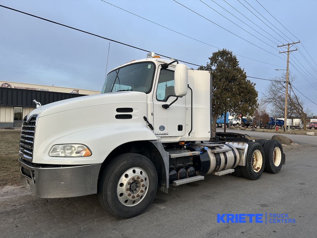 2016 MACK CXU613 MAC56728U - image 1 of 6