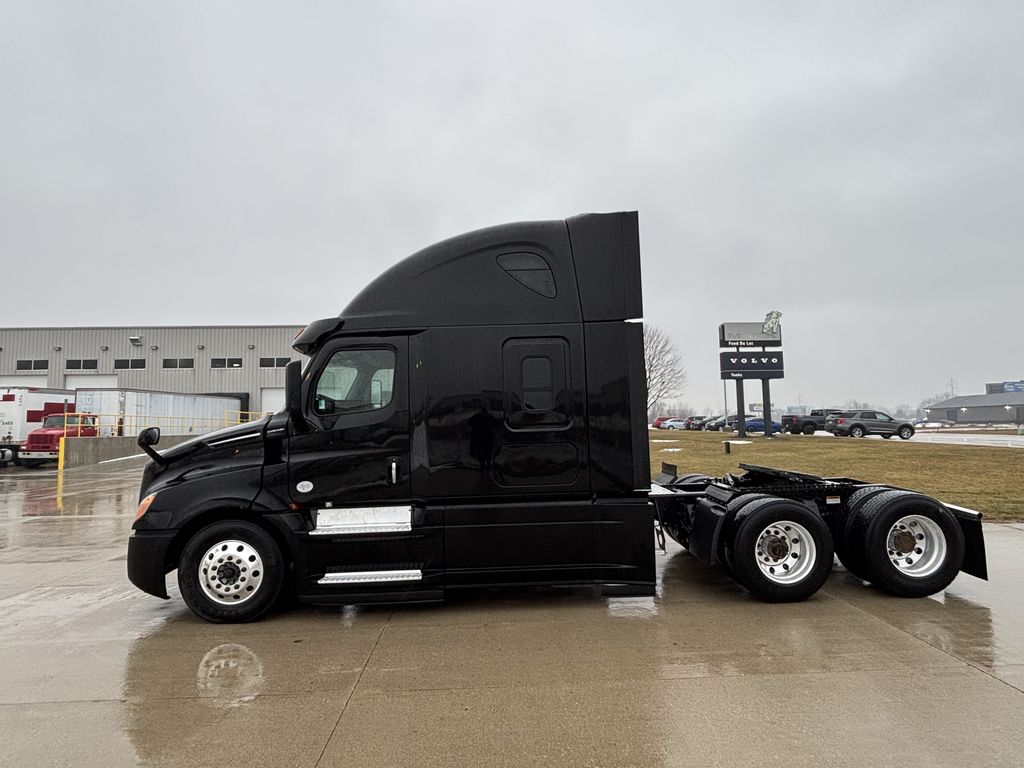 2019 FREIGHTLINER Cascadia FR9533U - image 2 of 6