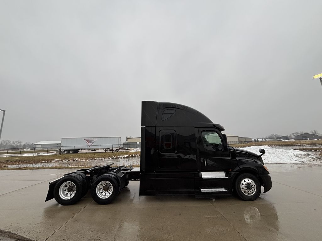 2019 FREIGHTLINER Cascadia FR9533U - image 6 of 6