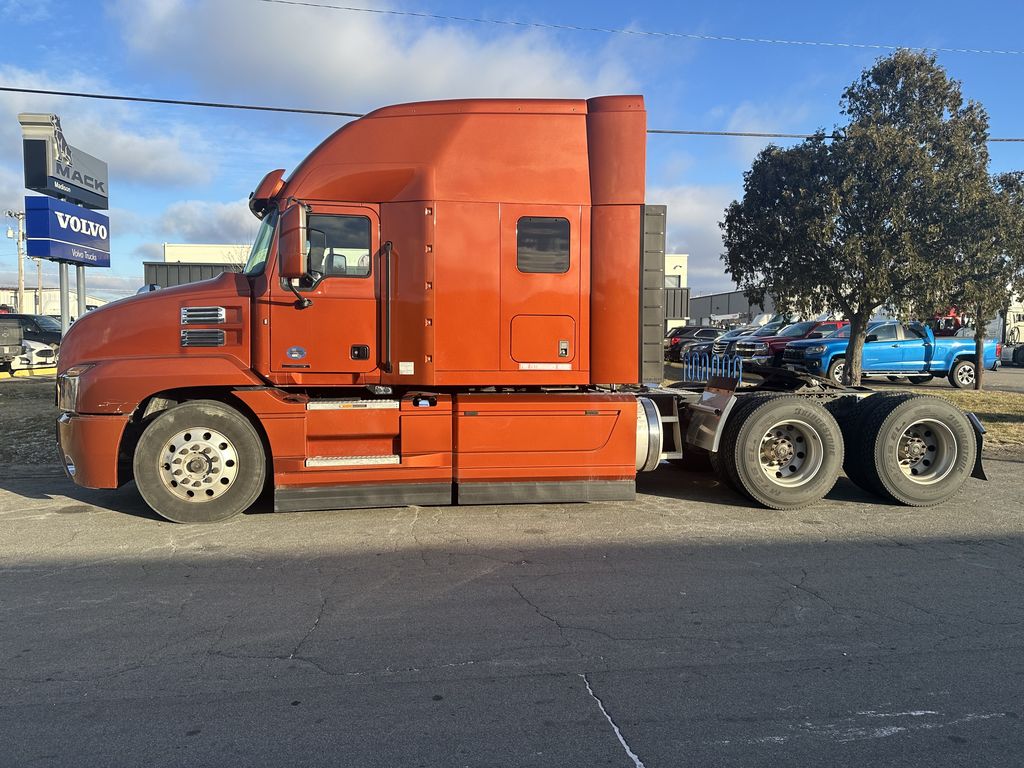 2019 MACK AN64T MAC4356U - image 2 of 6