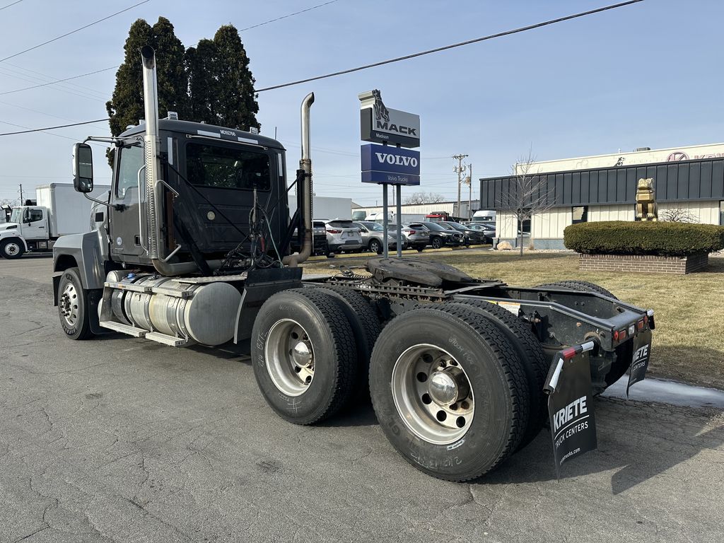 2019 MACK PI64T MAC2766U - image 3 of 6