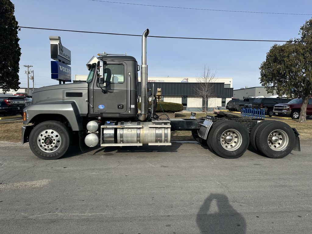 2019 MACK PI64T MAC2766U - image 2 of 6