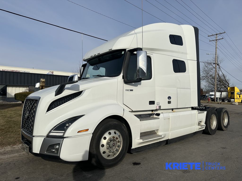 2020 VOLVO VNL64T-760 V254134U - image 1 of 6