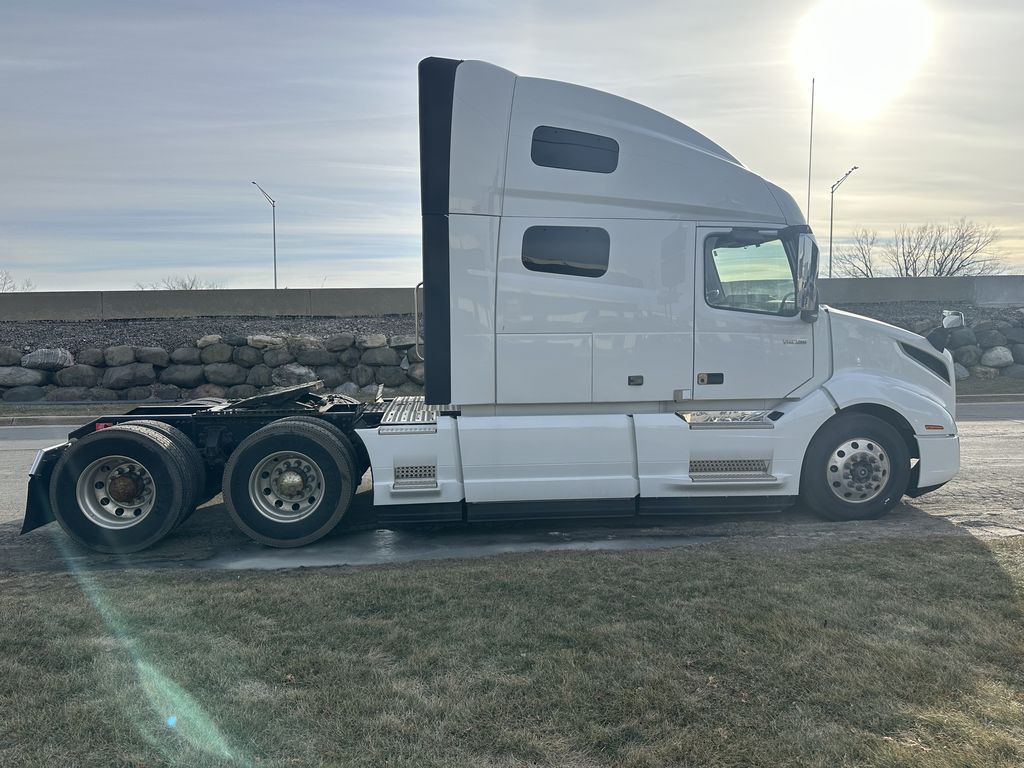 2020 VOLVO VNL64T-760 V254134U - image 6 of 6