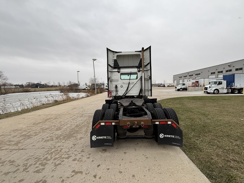 2020 VOLVO VNL64T300 V246102U - image 4 of 6