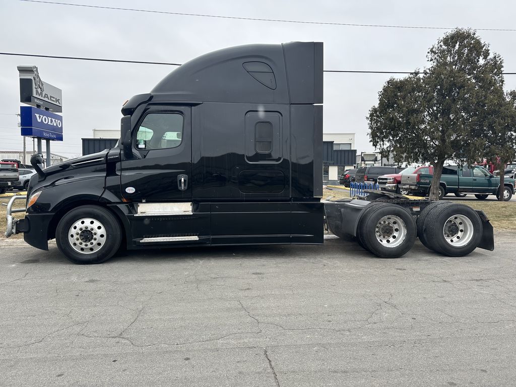 2021 FREIGHTLINER Cascadia FR1342U - image 2 of 6