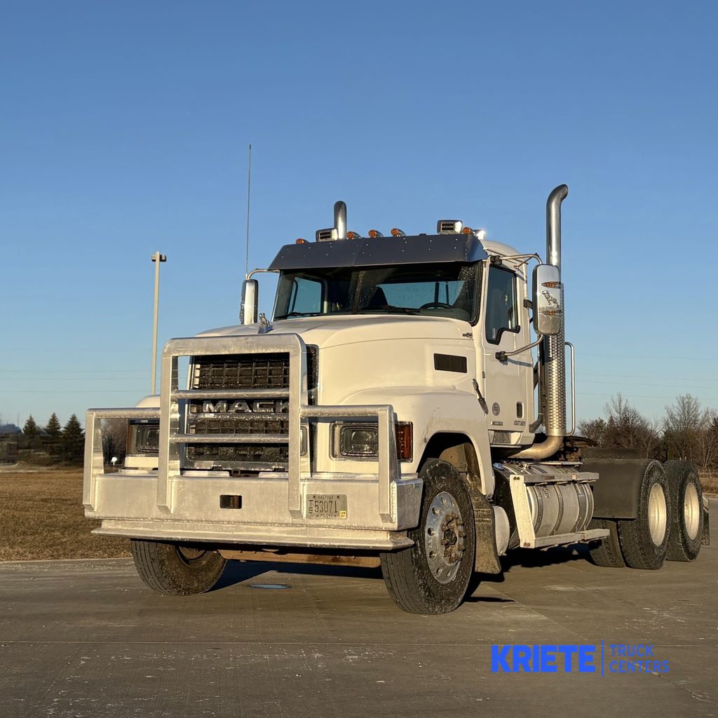 2021 MACK PI64T MAC8183U - image 1 of 6