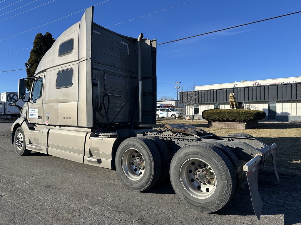 2021 VOLVO VNL64T860 V270039U - image 3 of 6