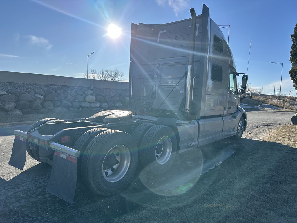 2021 VOLVO VNL64T860 V270039U - image 5 of 6