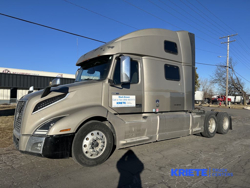 2021 VOLVO VNL64T860 V270039U - image 1 of 6