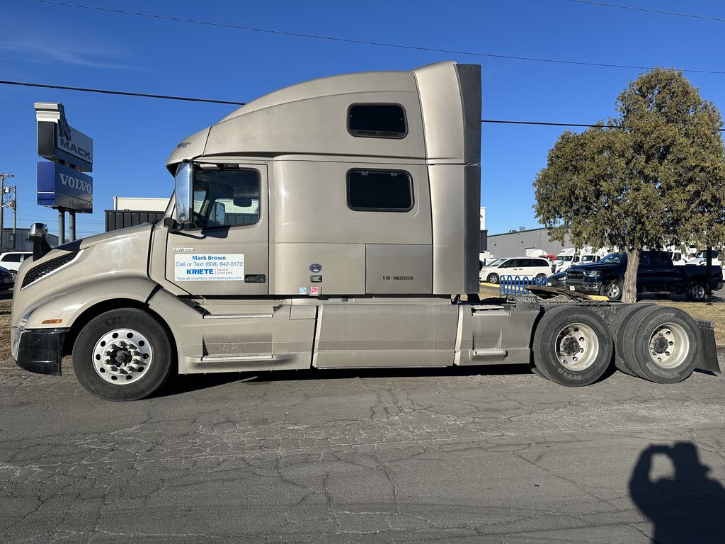 2021 VOLVO VNL64T860 V270039U - image 2 of 6