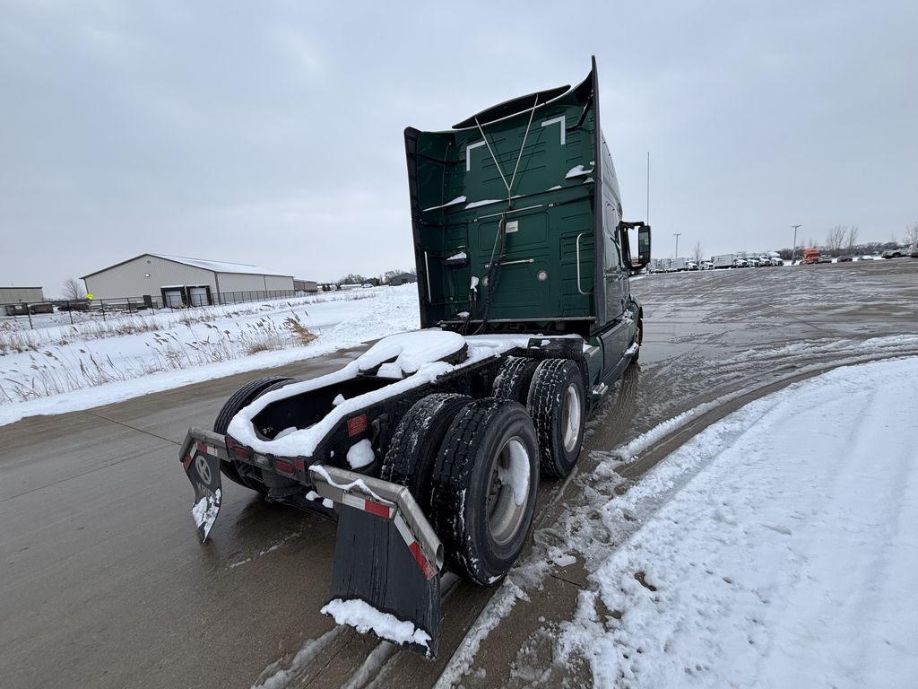 2022 VOLVO VNL64T760 V295262U - image 5 of 6