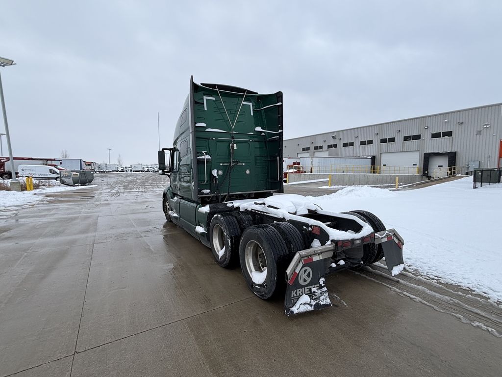 2022 VOLVO VNL64T760 V295262U - image 3 of 6