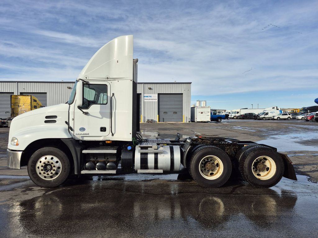 2016 MACK CXU613 MAC56751U - image 2 of 6