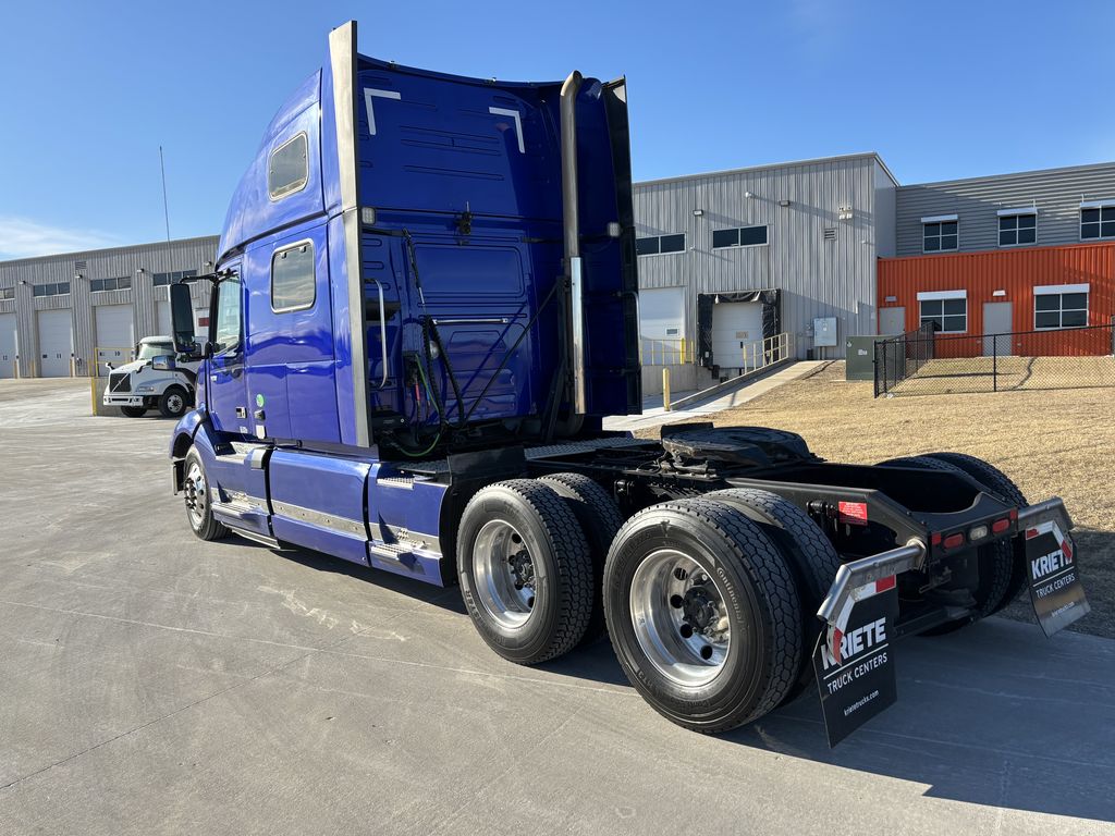 2020 VOLVO VNL64T860 V216114U - image 3 of 6