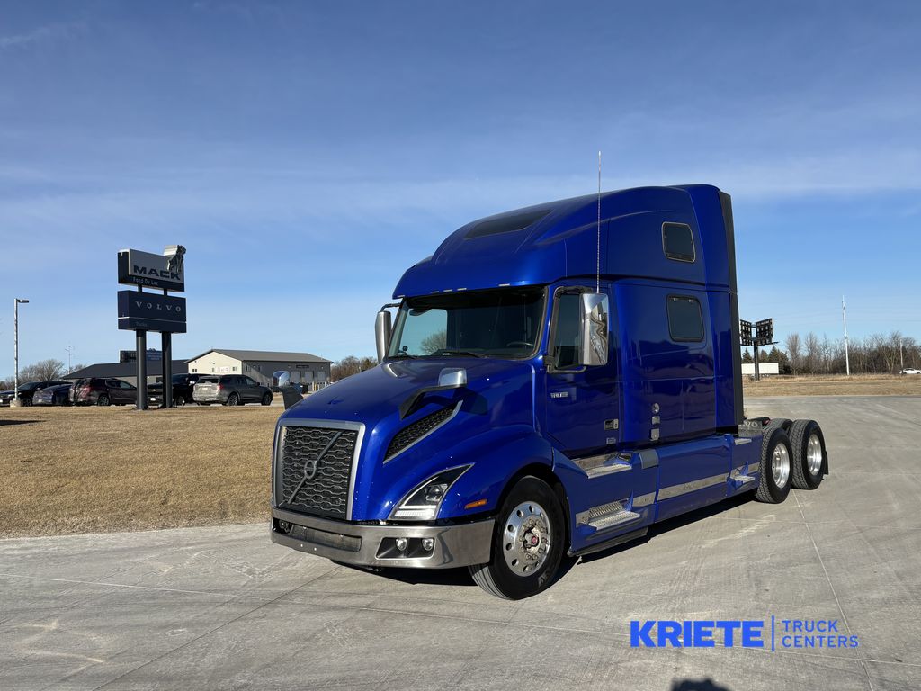 2020 VOLVO VNL64T860 V216114U - image 1 of 6