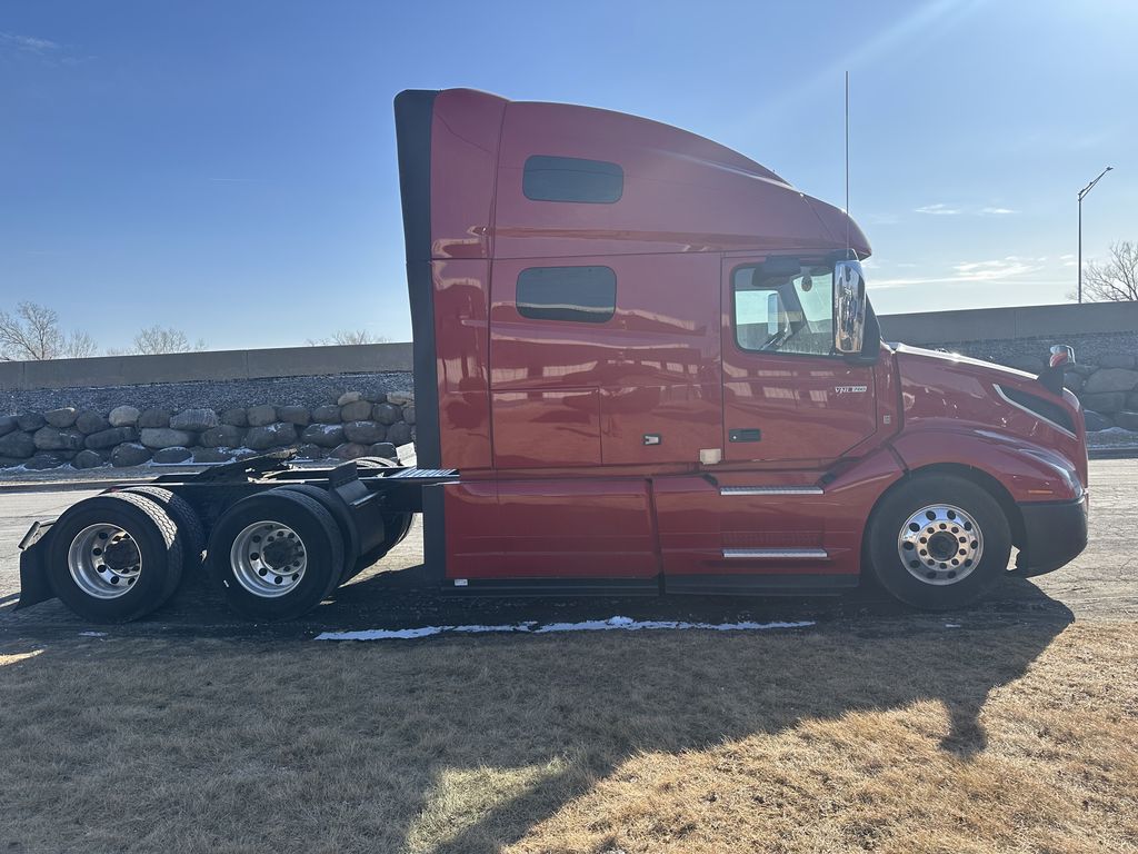 2022 VOLVO VNL64T760 V296878U - image 6 of 6