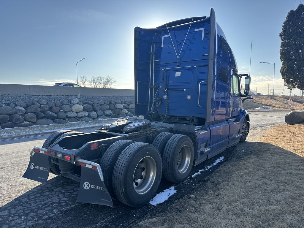 2022 VOLVO VNL64T760 V295271U - image 5 of 6