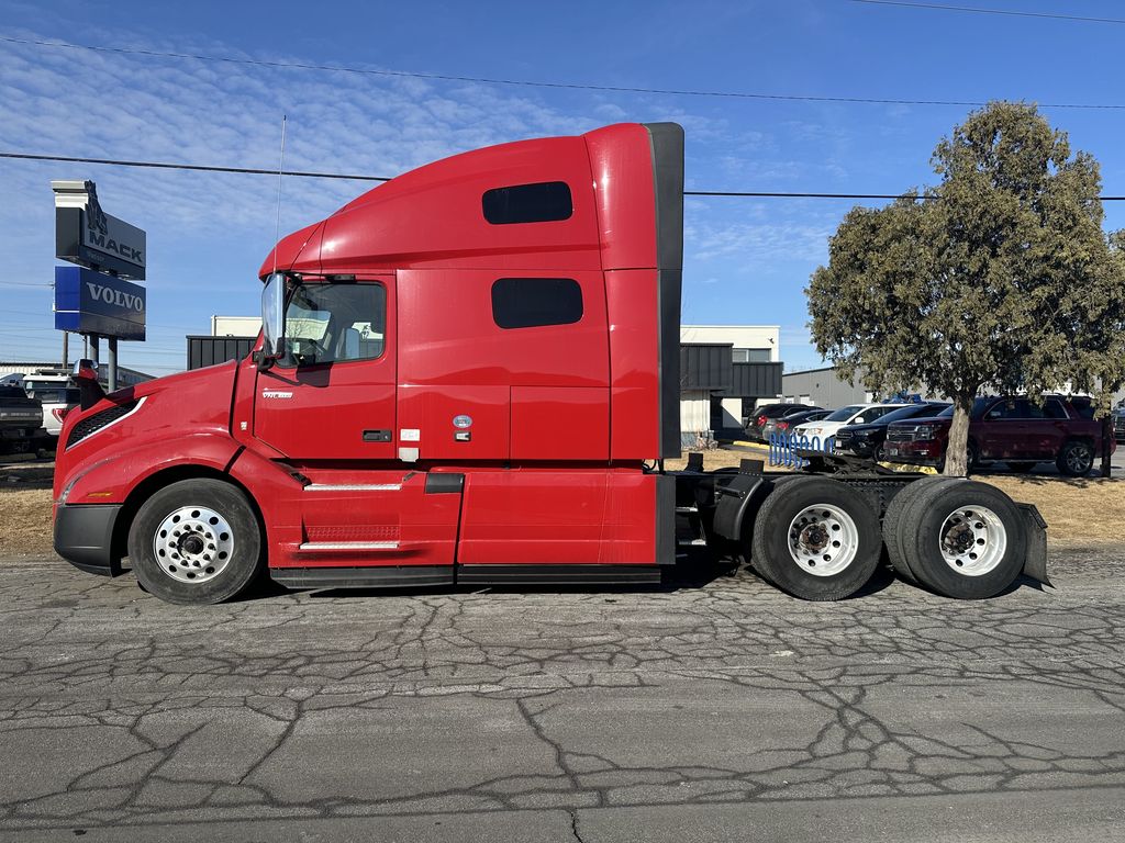 2022 VOLVO VNL64T760 V296878U - image 2 of 6