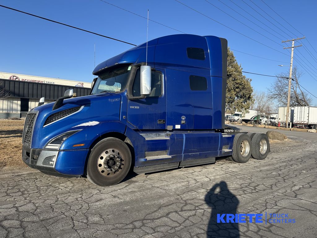 2022 VOLVO VNL64T760 V295271U - image 1 of 6