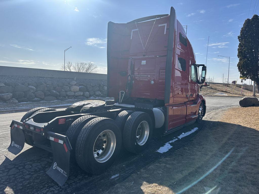 2022 VOLVO VNL64T760 V296878U - image 5 of 6