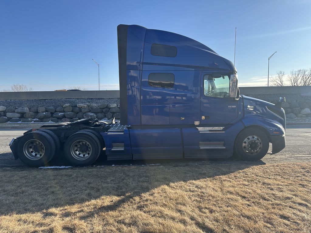 2022 VOLVO VNL64T760 V295271U - image 6 of 6